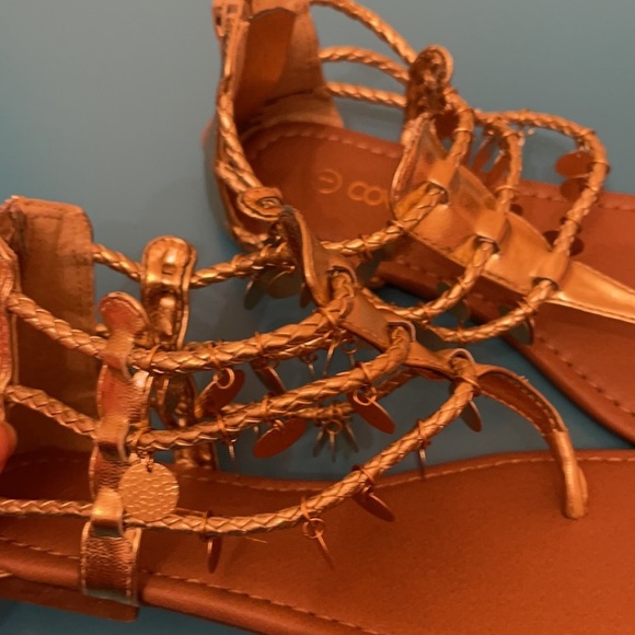 Target Cover Girl Gladiator Gold Sandals With Dangling Charms Size 1 - Picture 2 of 7
